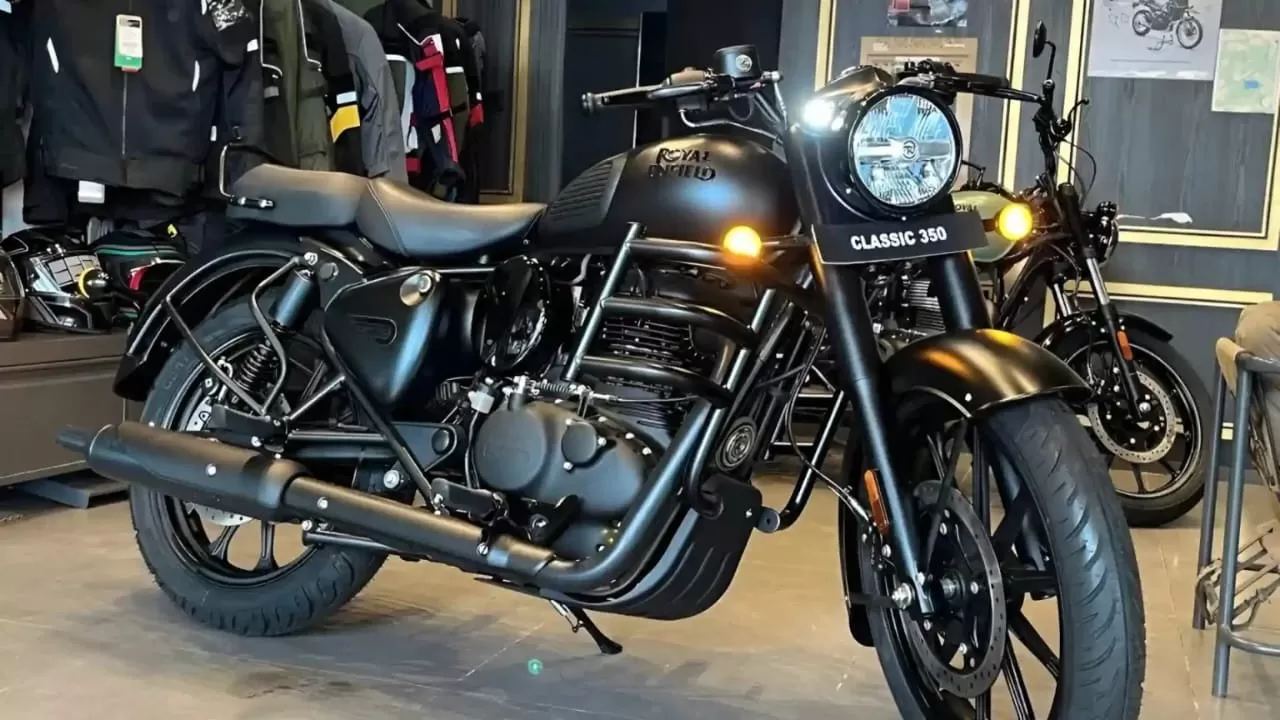 Royal Enfield Classic 350 2025: Retro Design, Powerful 350cc Engine, and 67kmpl Mileage, Priced at ₹65,990